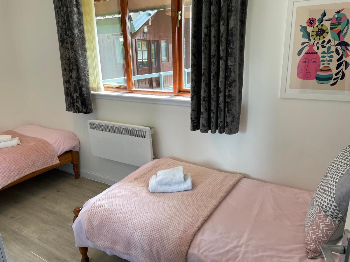 Wellsfield Farm Holiday Lodges Stirling Bagian luar foto